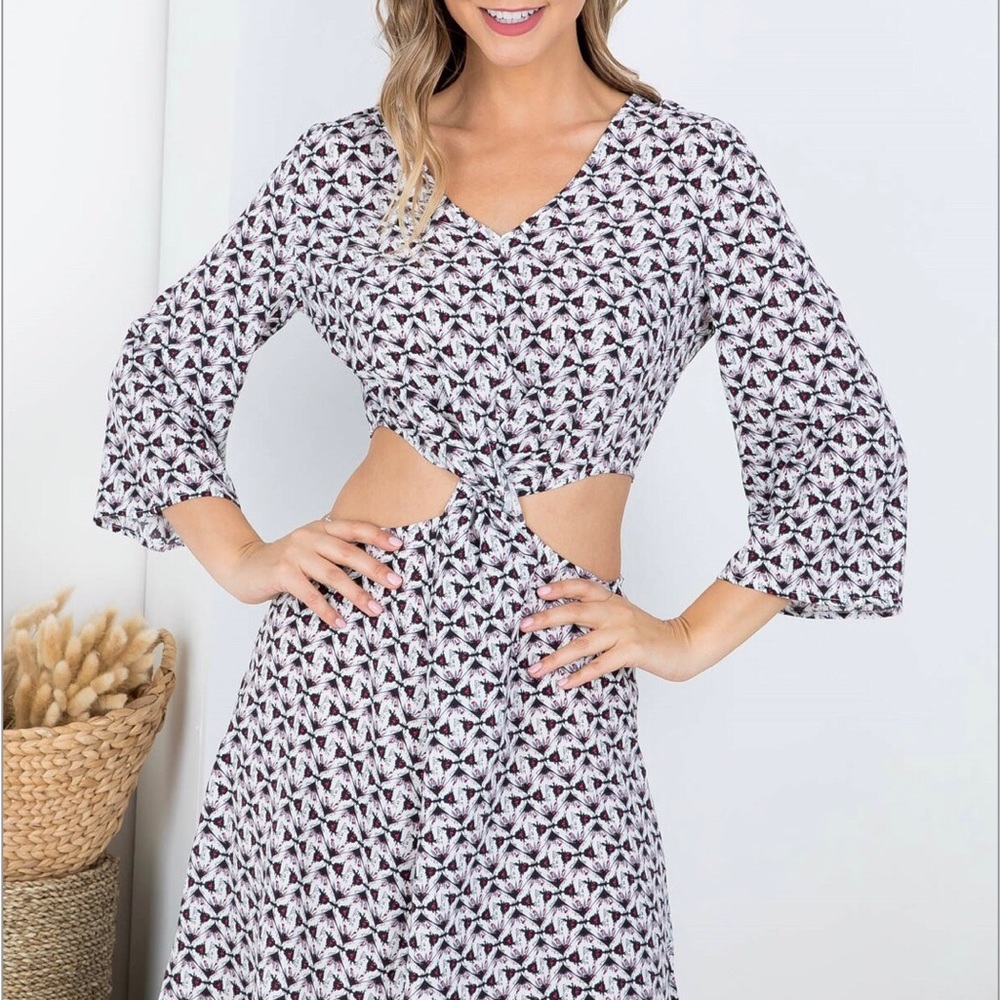 twist front Dress   Size M.    NEW